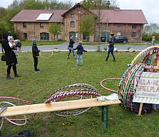 Hula-Hoop-Spielplatz Frühlingsfest Biofrisch in Teschendorf