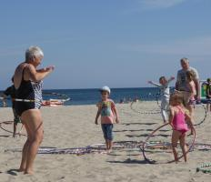 Hula-Hoop-Workshop AOK-Beachtag Kühlungsborn